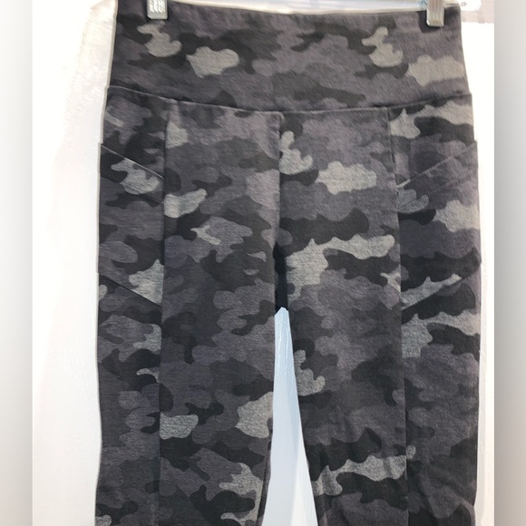 CABI CAMO Leggings pants iPhone side pocket women’s size small S - Picture 5 of 12